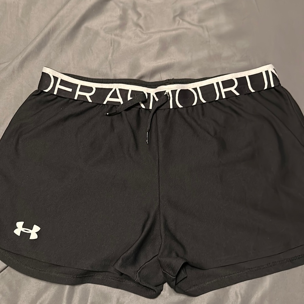 Under armour medium black shorts